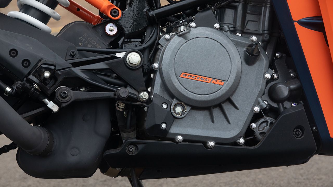 2022 KTM RC390 engine