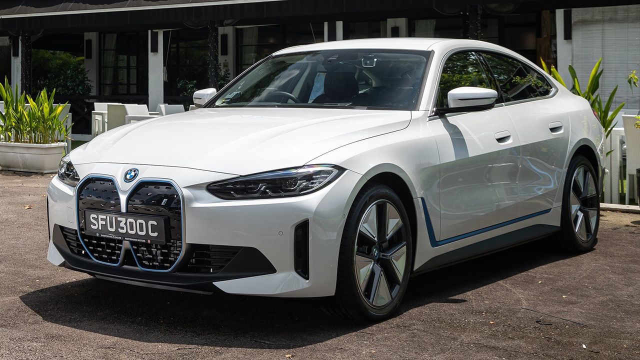 BMW i4 Right Front Three Quarter11