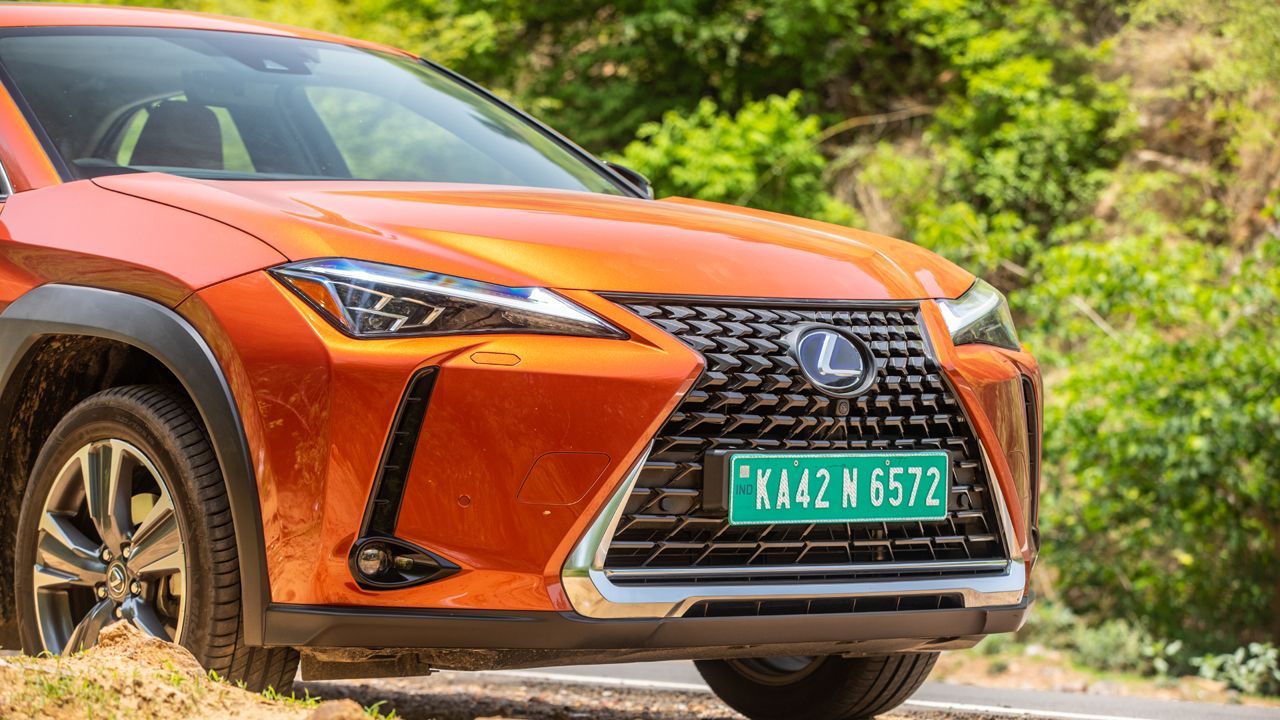 Lexus UX 300e Fascia1