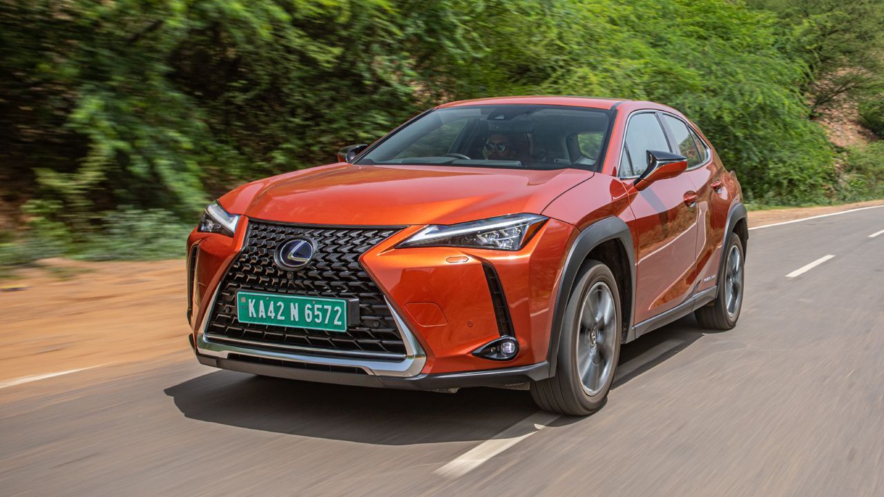 Lexus UX 300e Front Quarter Motion 2 2