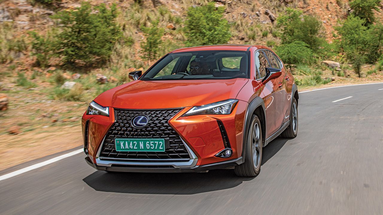 Lexus UX 300e Front Quarter Motion11