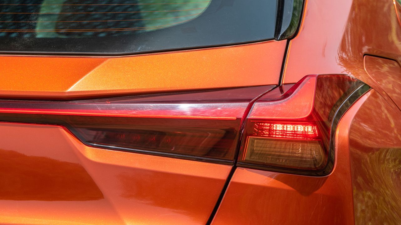 Lexus UX 300e Taillight1