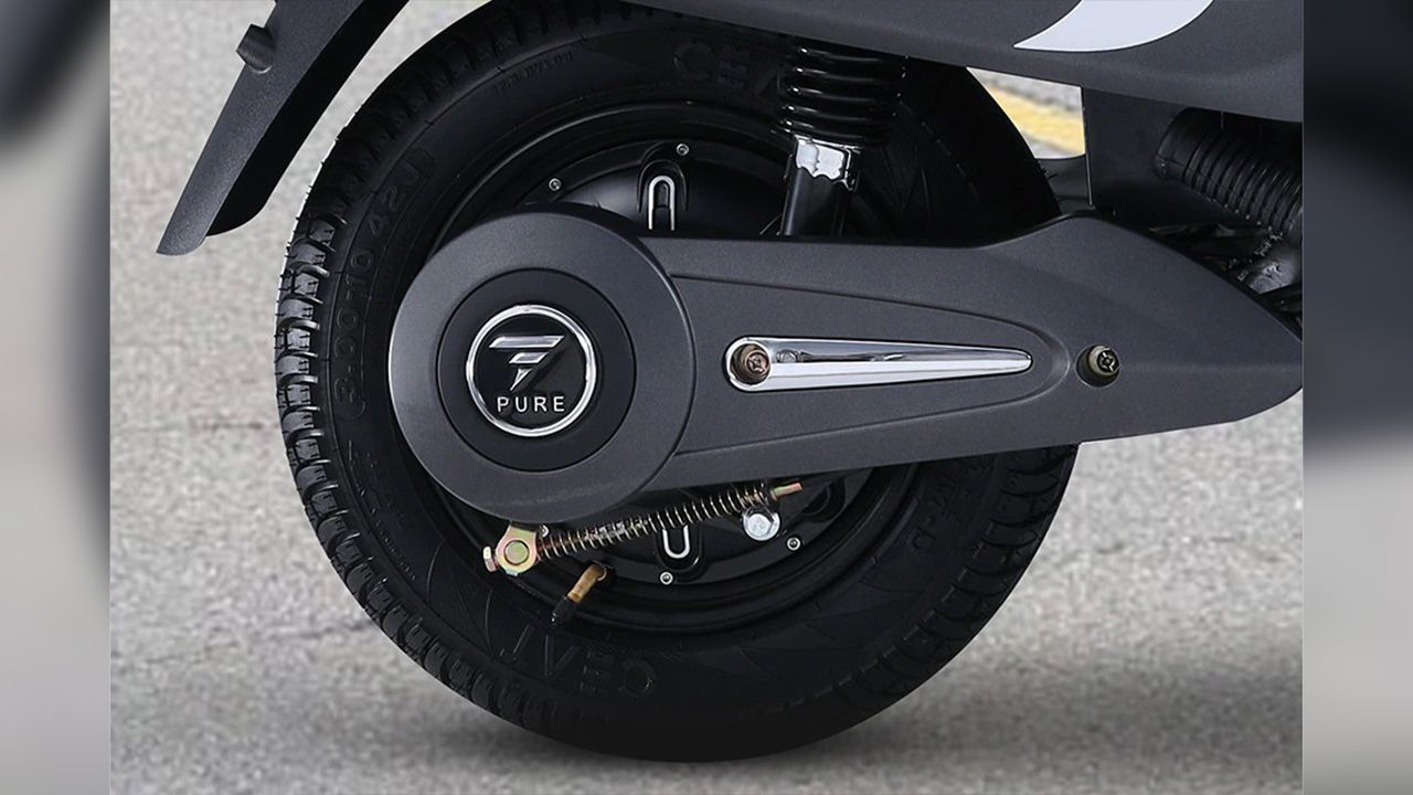 PURE EV EPluto 7G Rear Tyre View1