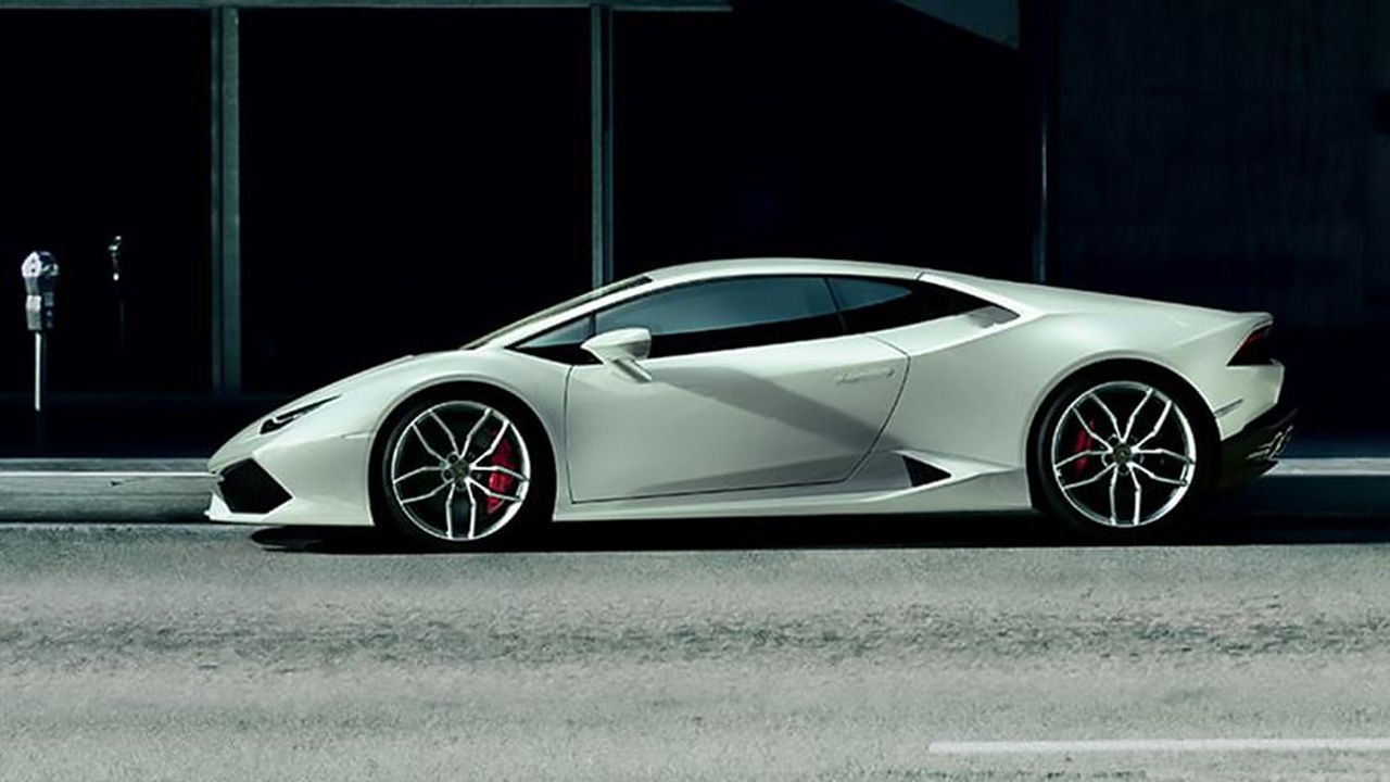 Lamborghini Huracan Side View