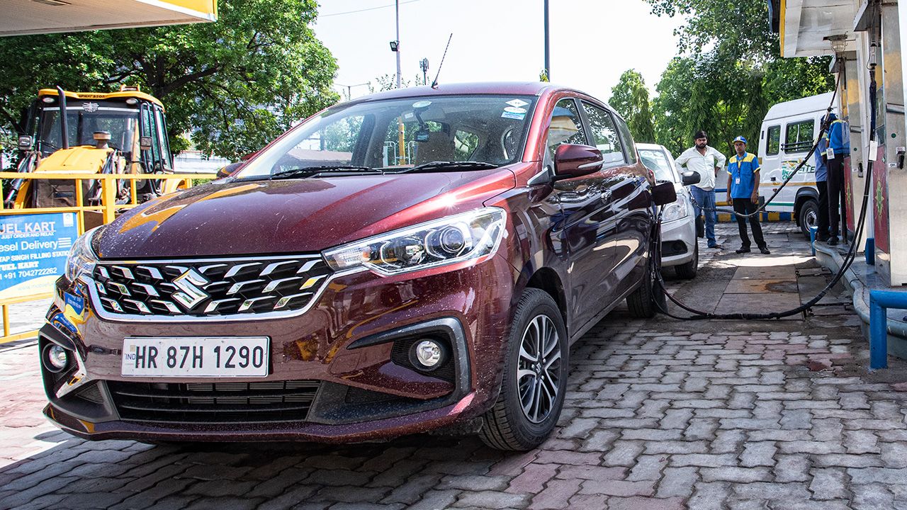 Maruti Suzuki Ertiga CNG Refuelling