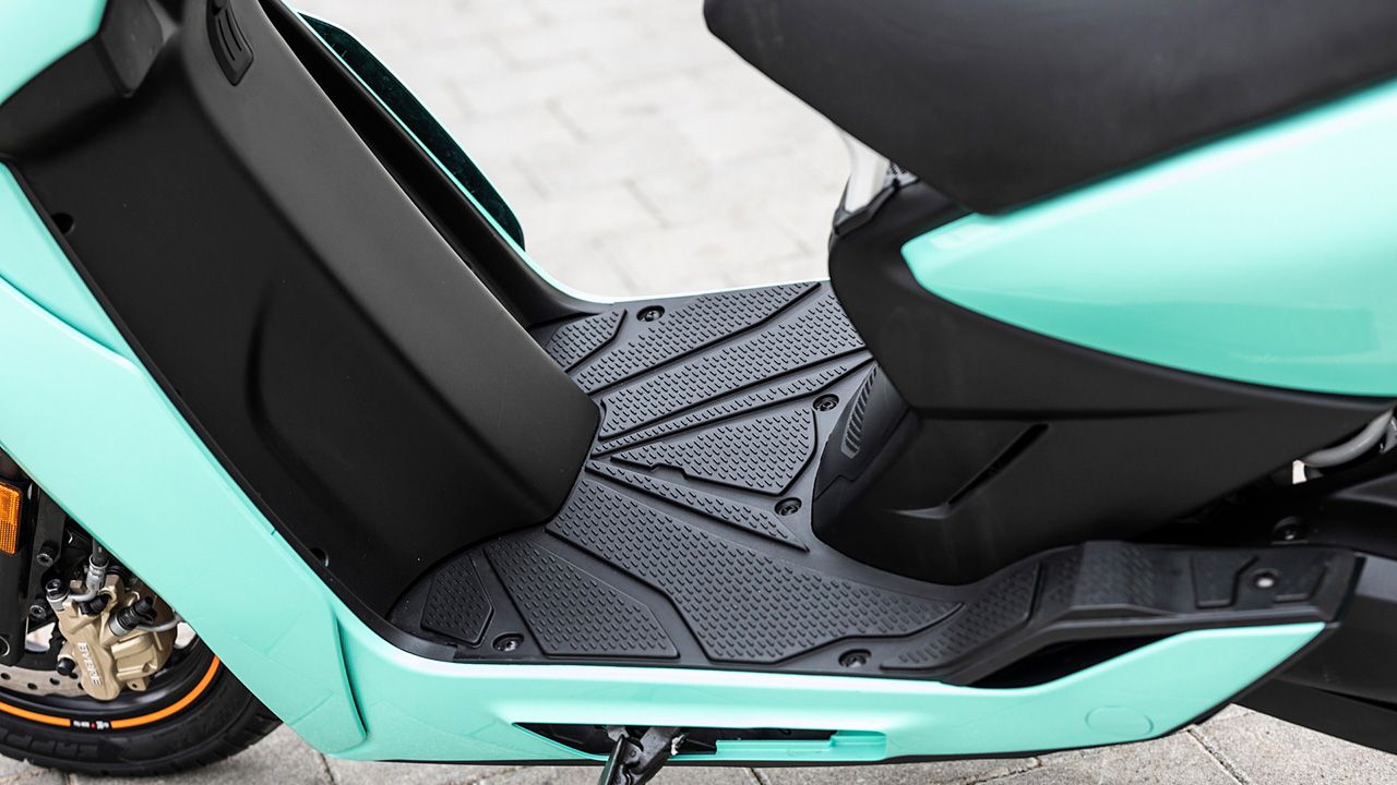 Ather 450X Gen 3 Floorboard1