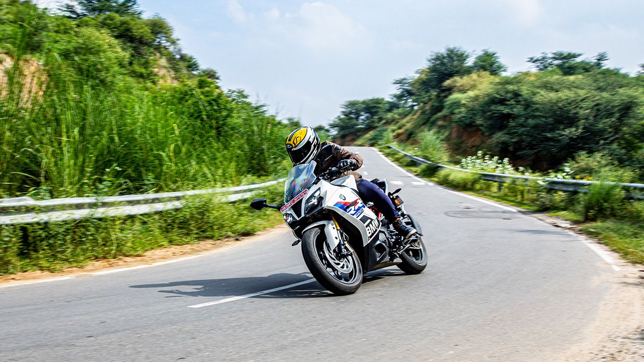 BMW G 310R front three quarter dynamic