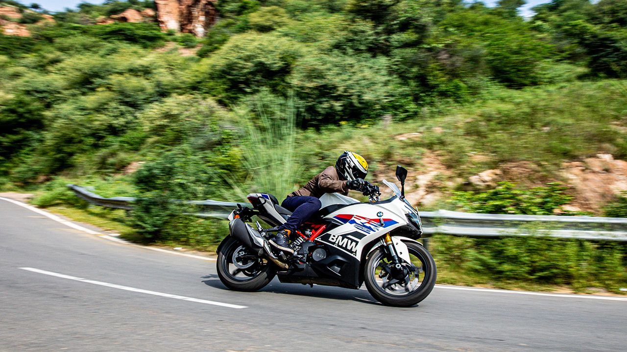 BMW G 310R side profile dynamic 6 