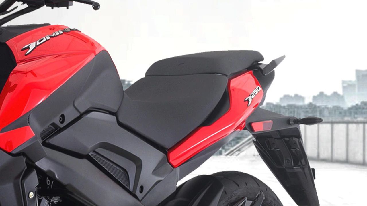 Bajaj Dominar 250 Seat