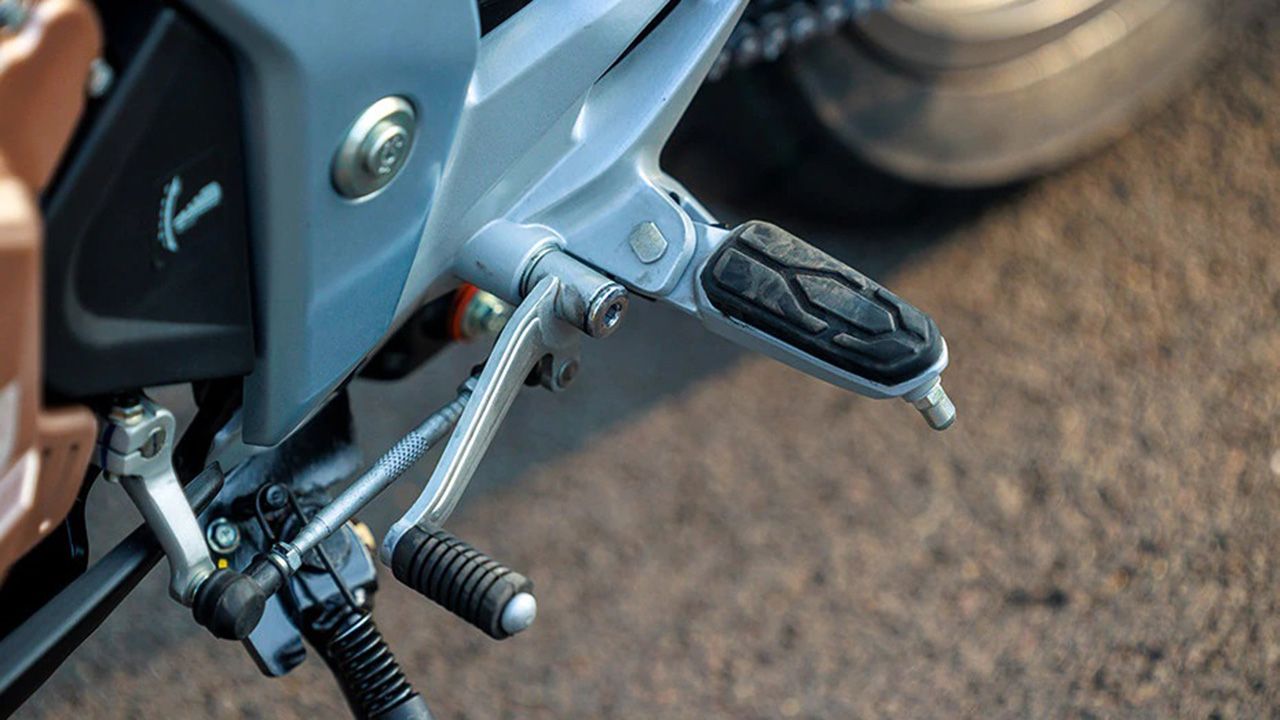 Bajaj Pulsar F250 Gear Lever View