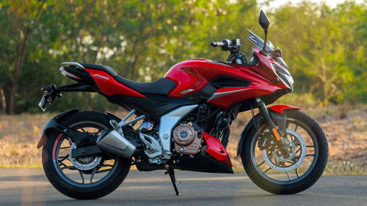 Bajaj Pulsar F250 Right Side View