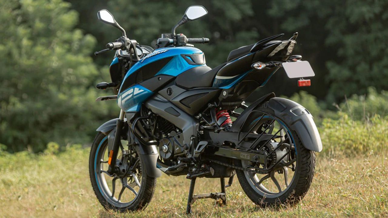 Bajaj Pulsar NS125 Rear Left View