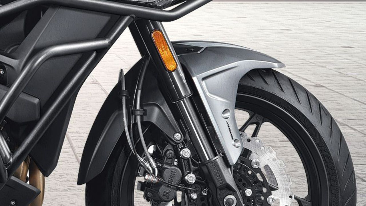 CFMoto 650MT Front Mudguard Suspension