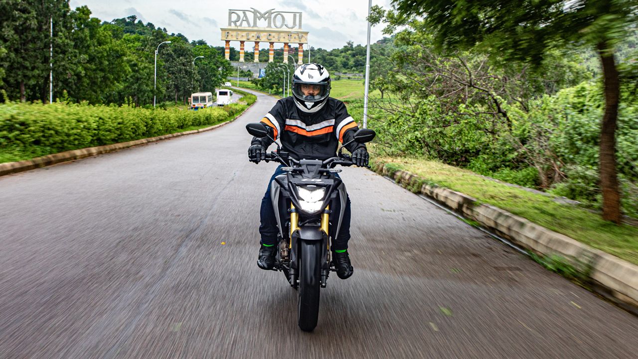 Honda CB300F Front Dynamic