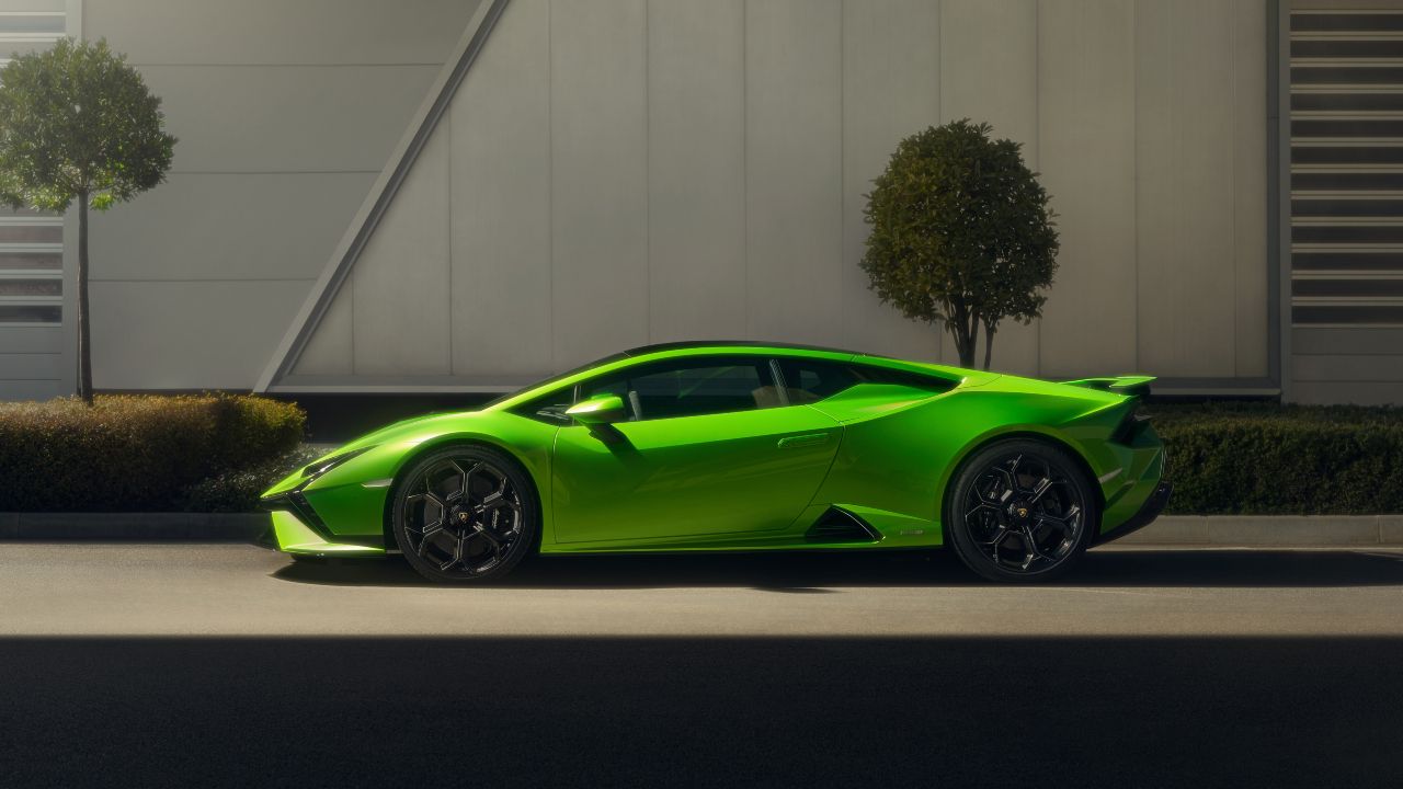 Lamborghini Huracan Tecnica Side