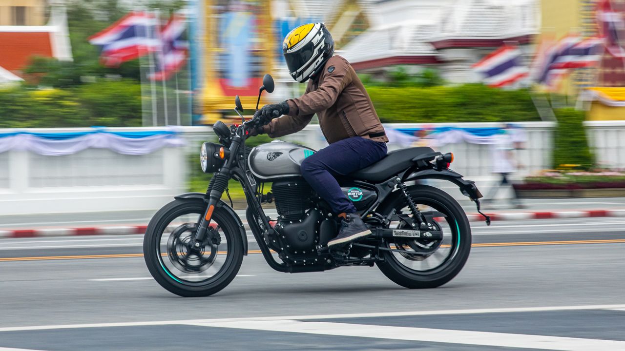 Royal Enfield Hunter 350 Side View Motion