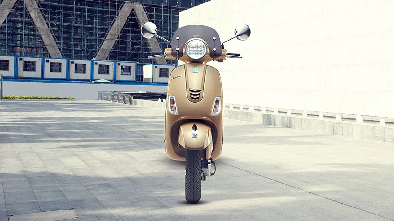 Vespa Elegante 150 Front View