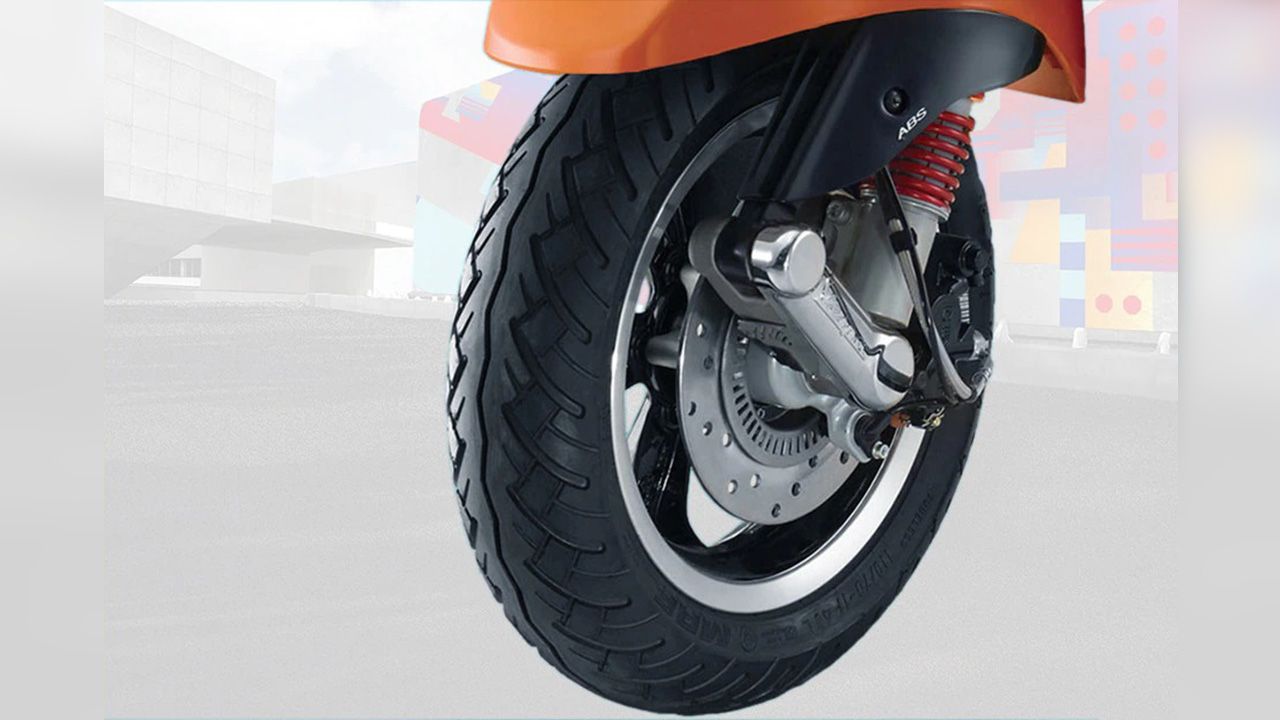 Vespa SXL 125 Front Tyre View