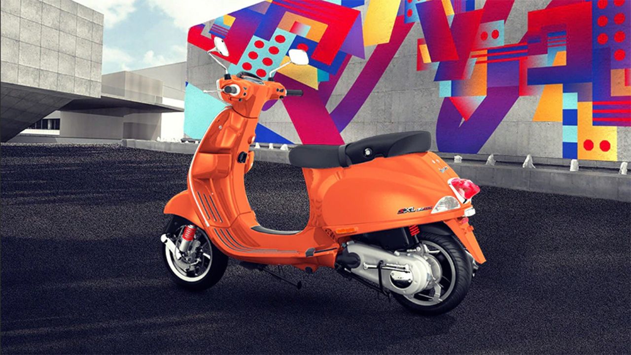 Vespa SXL 125 Rear Left View