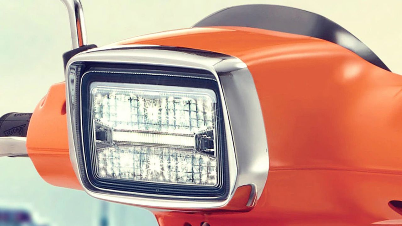 Vespa SXL 150 Head Light