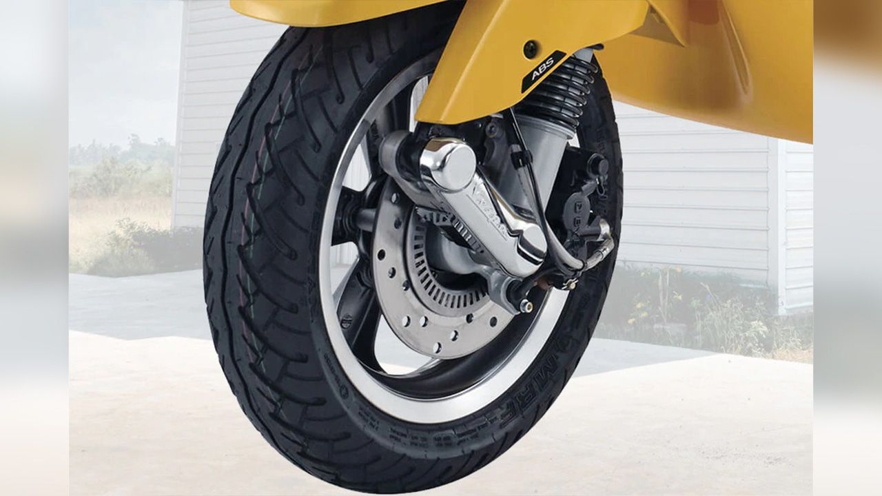 Vespa VXL 125 Front Tyre View