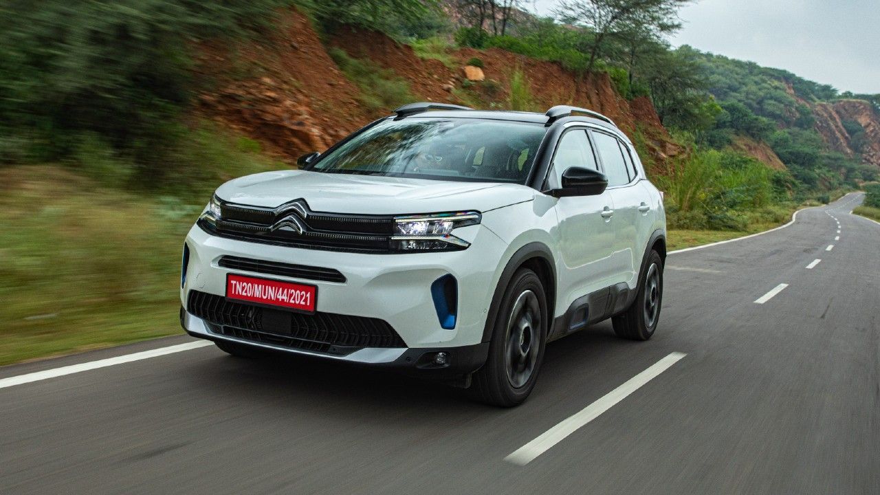 2022 Citroen C5 Aircross front motion1