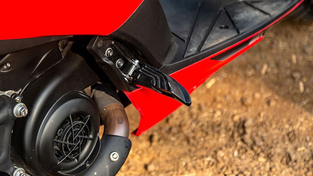 Aprilia SXR 160 Foot Rest View