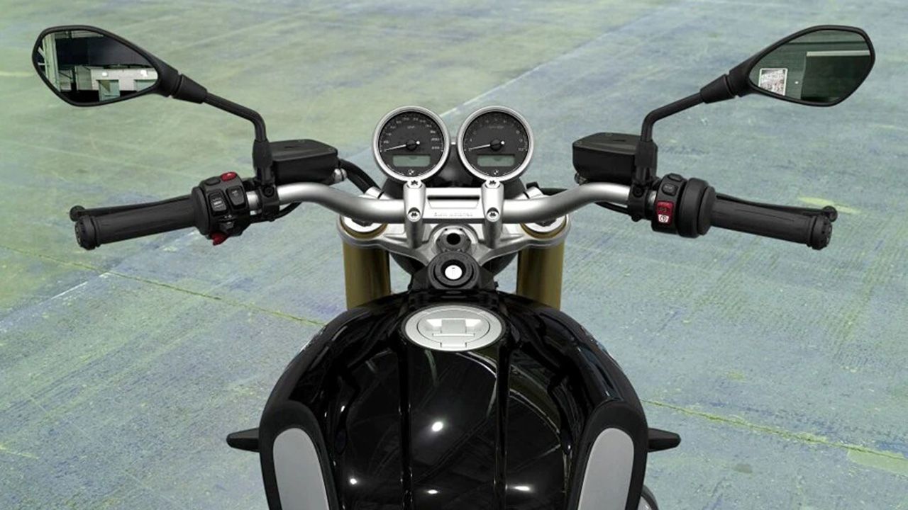 BMW R nineT Handle Bar View