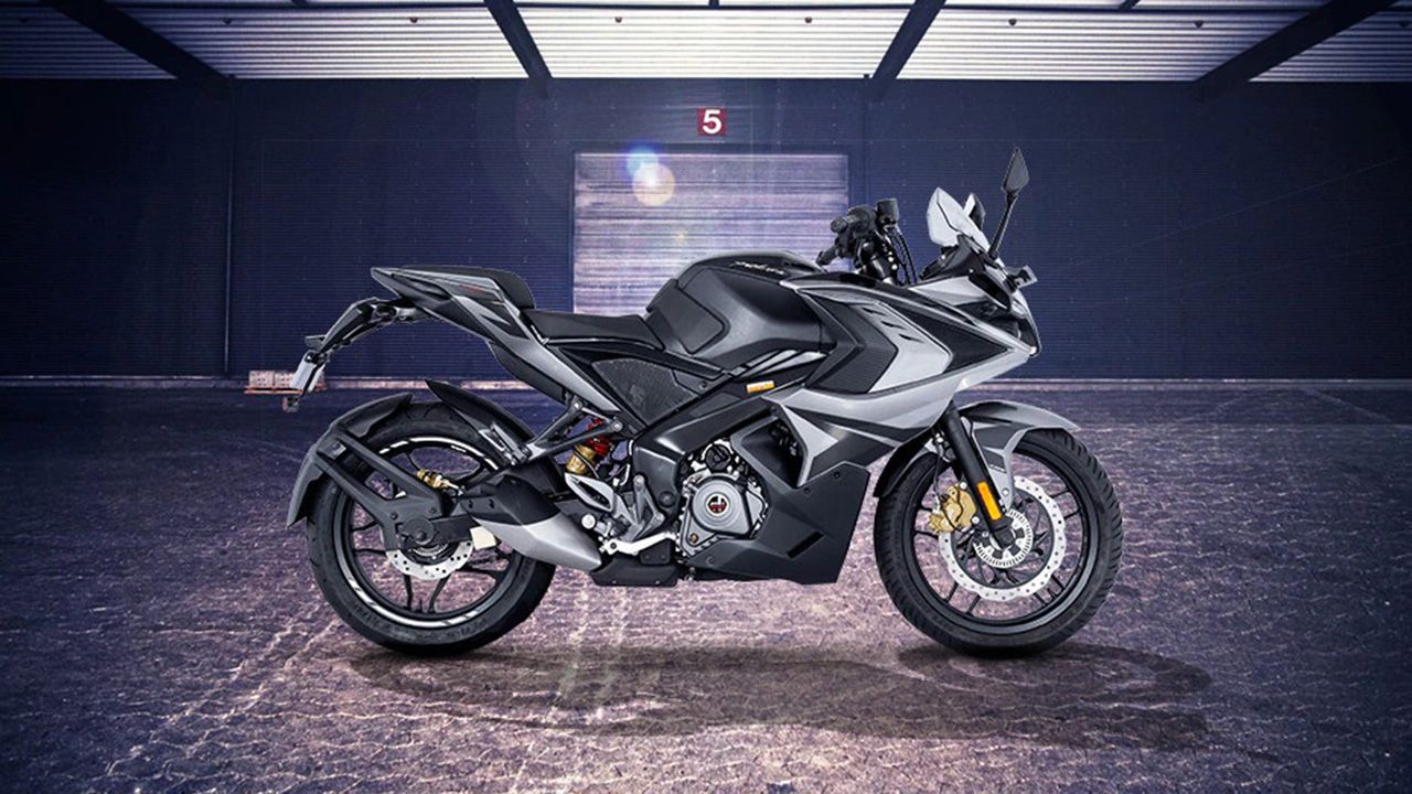 Bajaj Pulsar RS 200 Right Side View