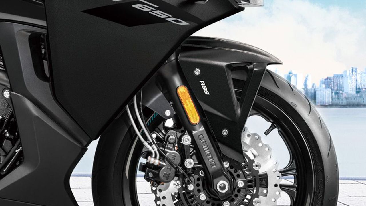 CFMoto 650GT Front Mudguard Suspension