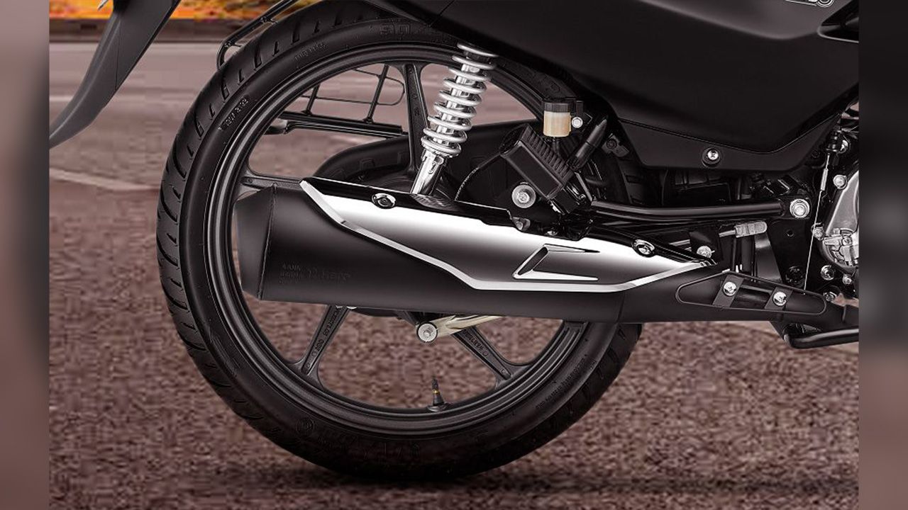 Hero Super Splendor Rear Tyre View