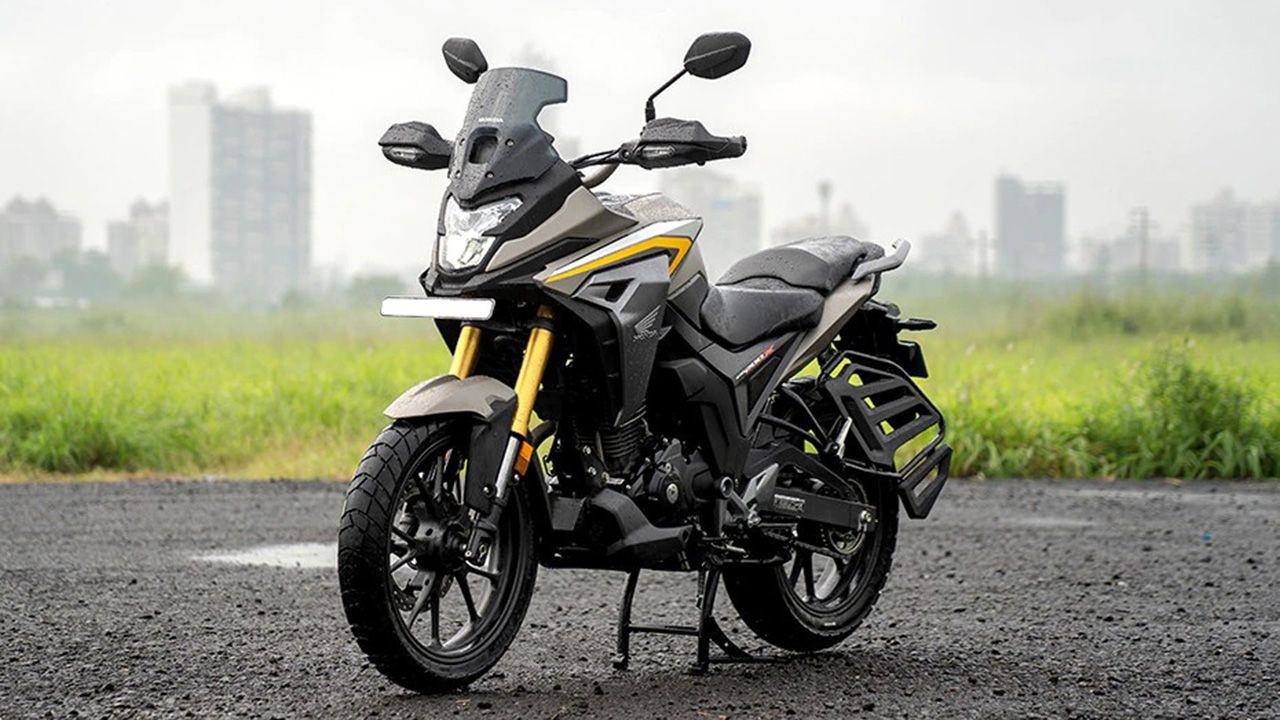 Honda CB200X Front Left View