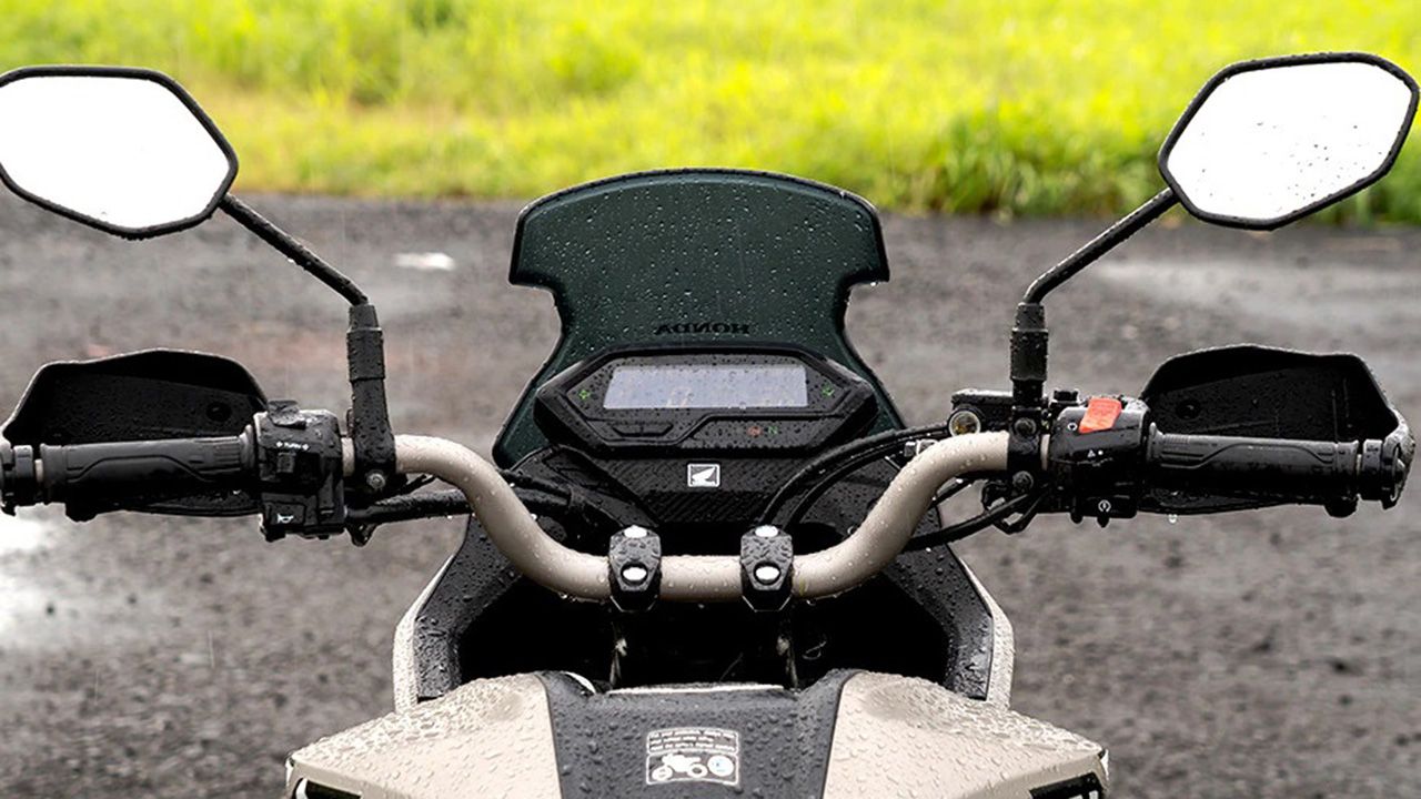 Honda CB200X Handle Bar View