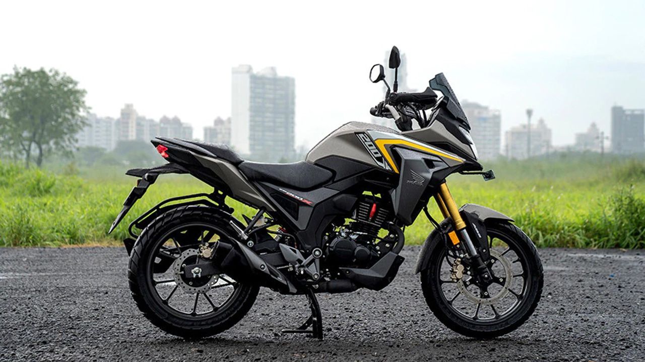 Honda CB200X Right Side View