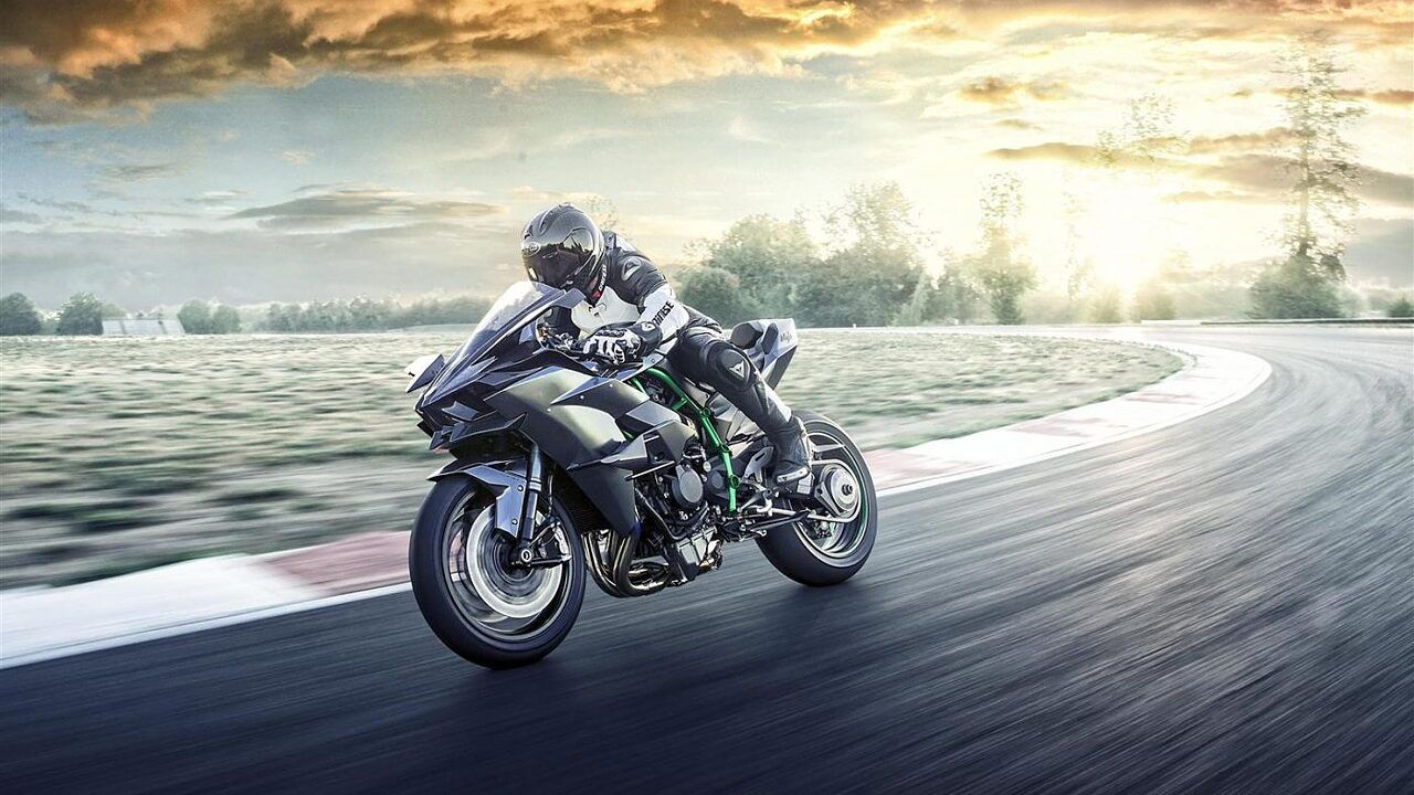 Kawasaki Ninja H2R Front Three Quarter