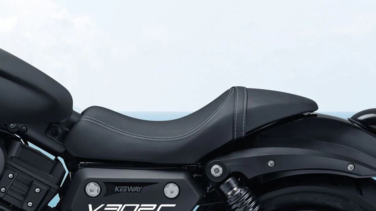 Keeway V302C Seat