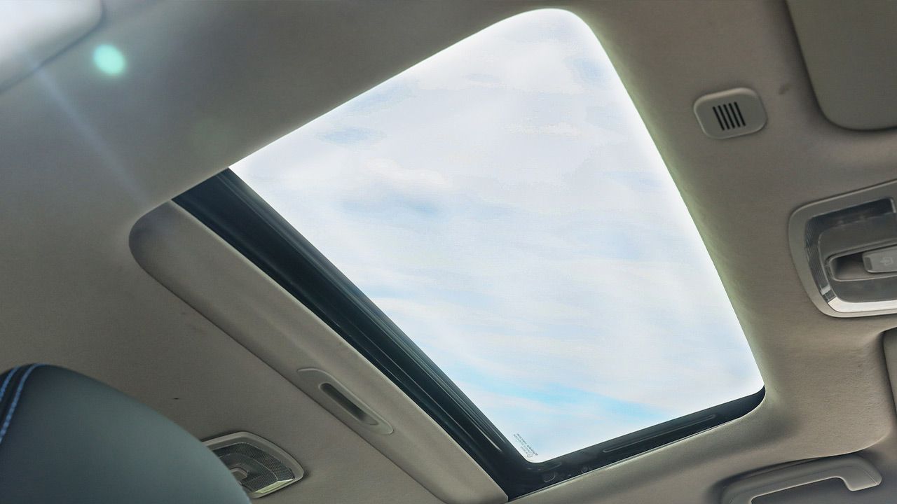 Mahindra XUV400 sunroof