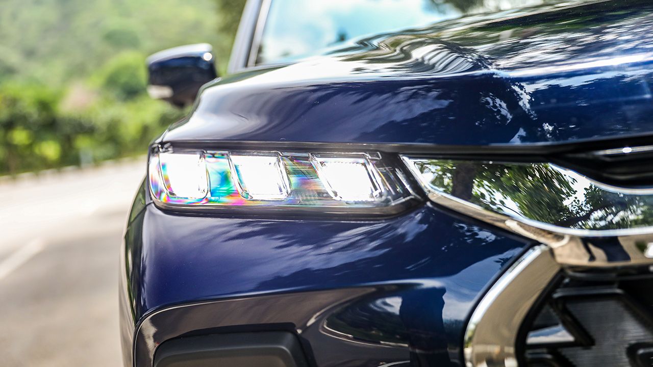 Maruti Suzuki Grand Vitara Head Lamp1