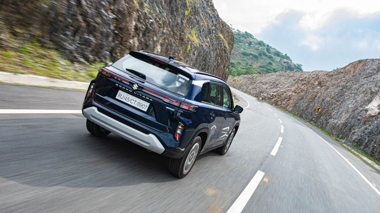 Maruti Suzuki Grand Vitara Rear Tracking