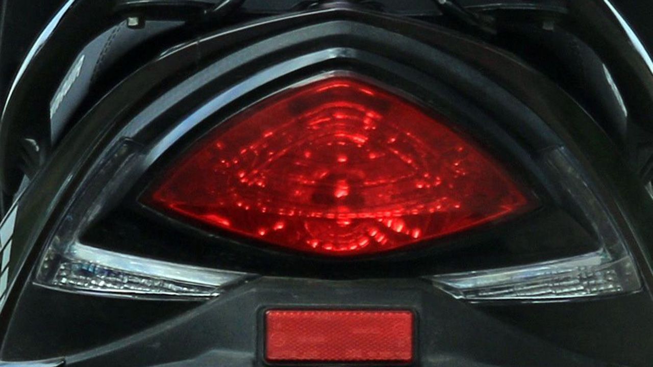 Okinawa Praise Tail Light