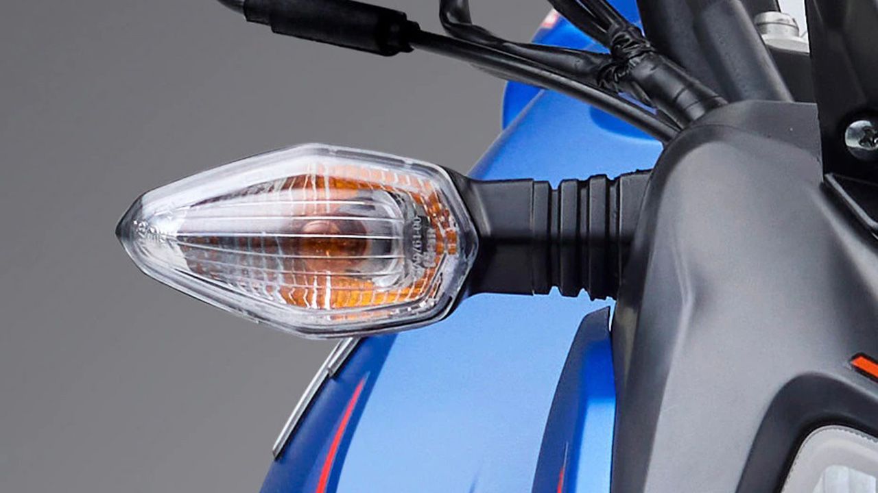 TVS Apache RTR 200 4V Front Indicator View