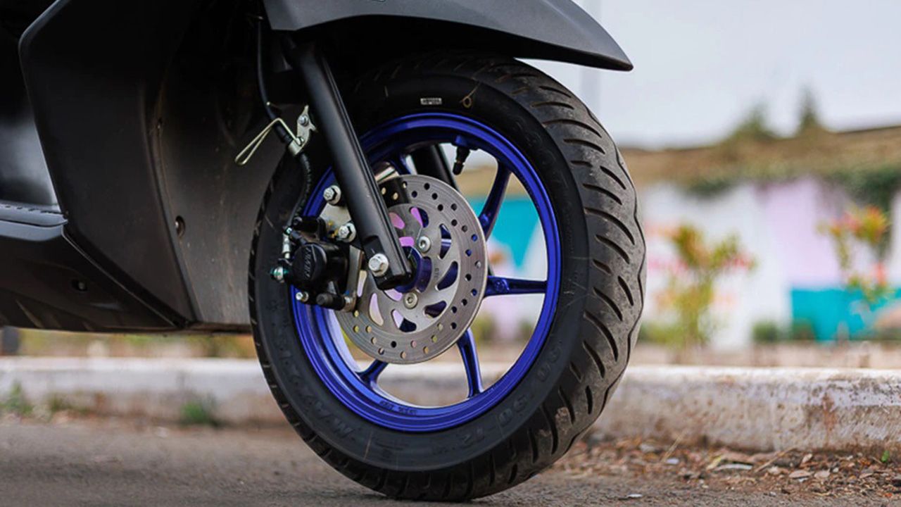 Yamaha Ray ZR 125 Front Tyre View