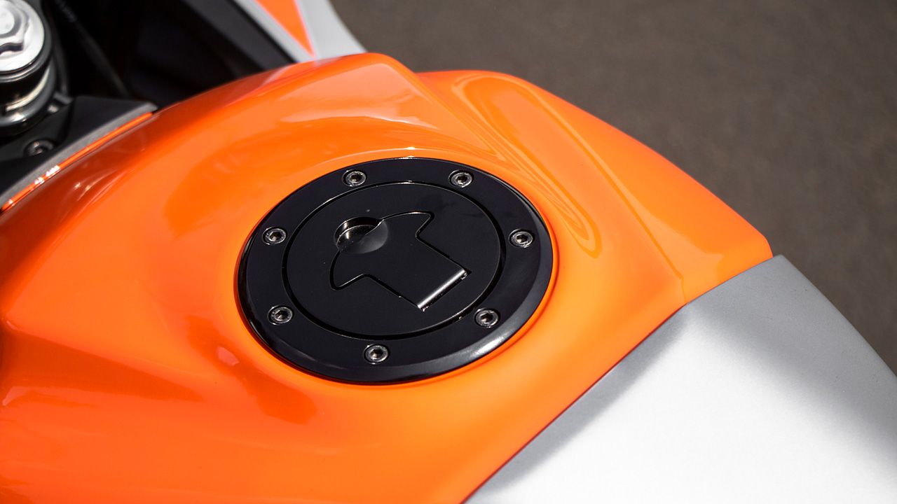 KTM RC 200 Closed Fuel Lid