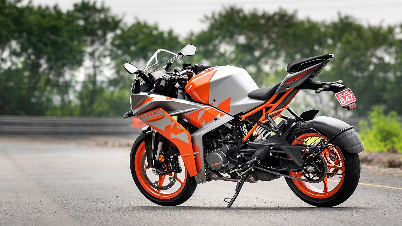 KTM RC 200 Left Rear Three Quarter