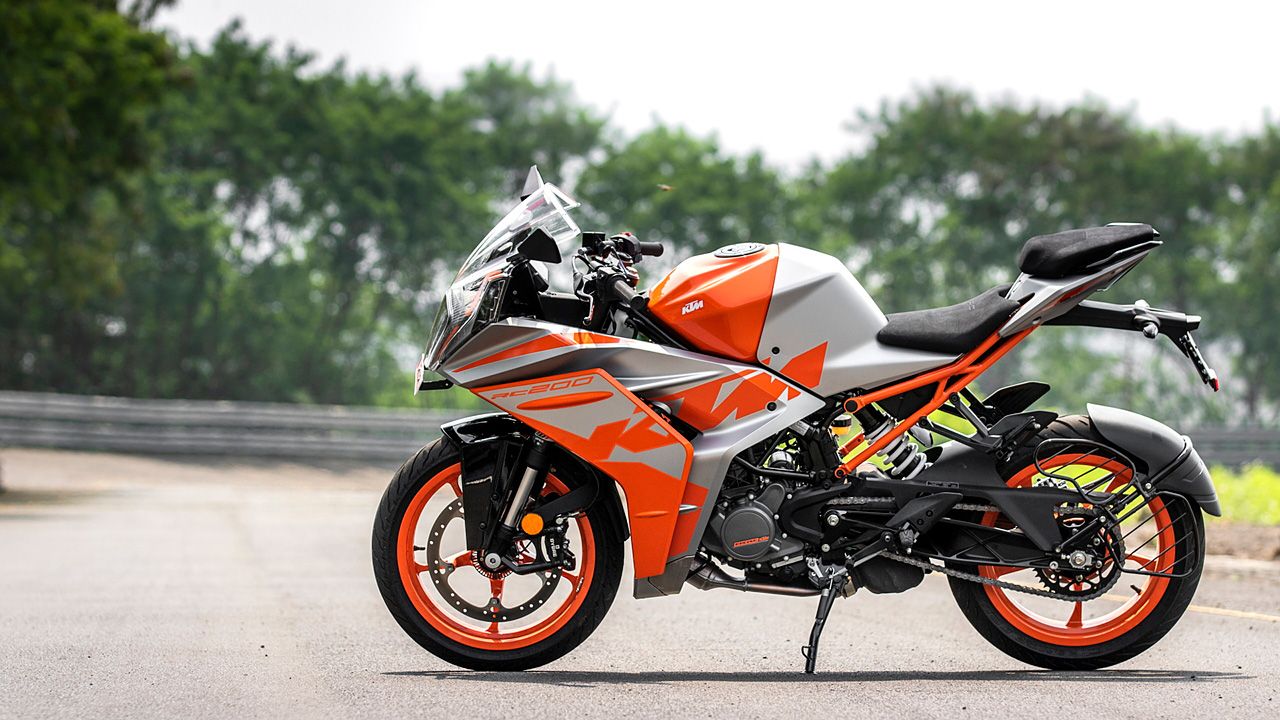 KTM RC 200 Left Side View