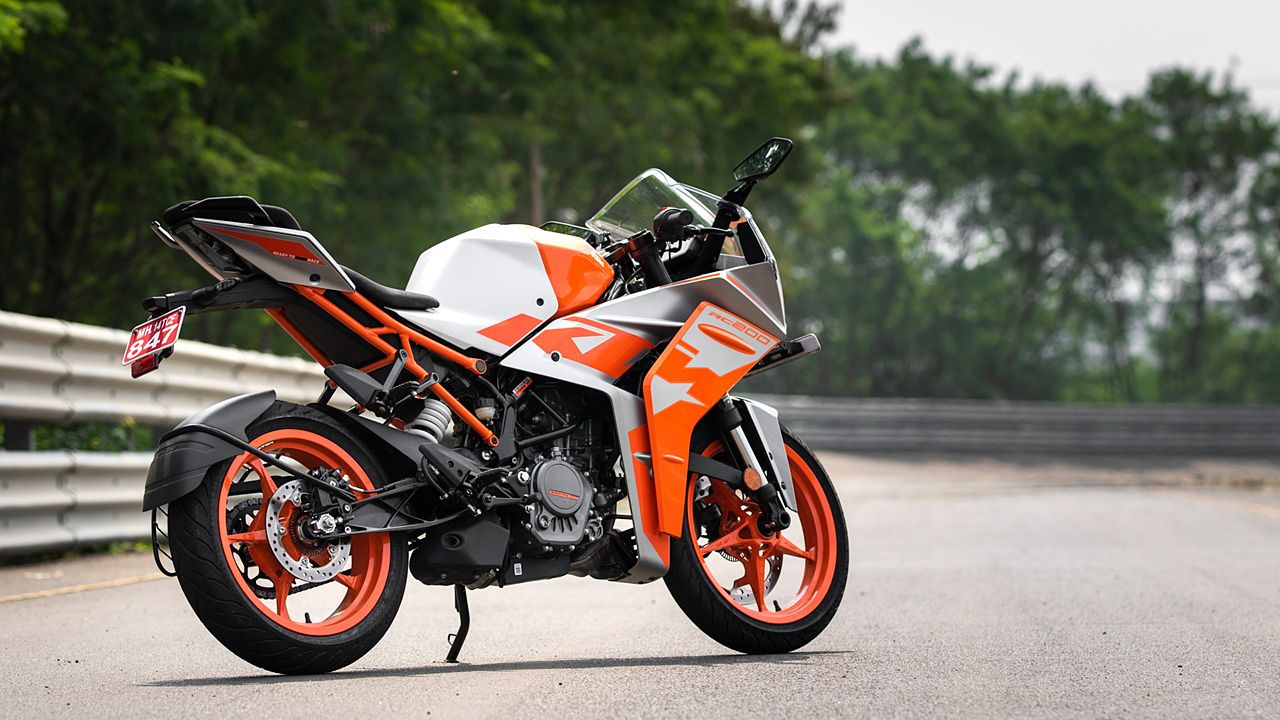 KTM RC 200 Right Rear Three Quarter