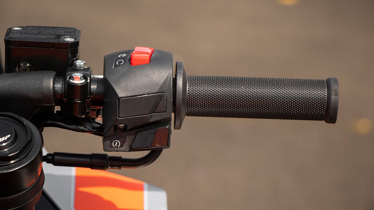 KTM RC 200 Right Side Handelbar Throttle Grip