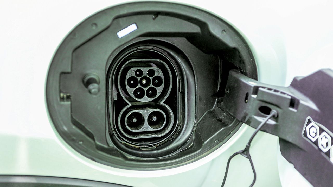 Mini Cooper SE Charging Port