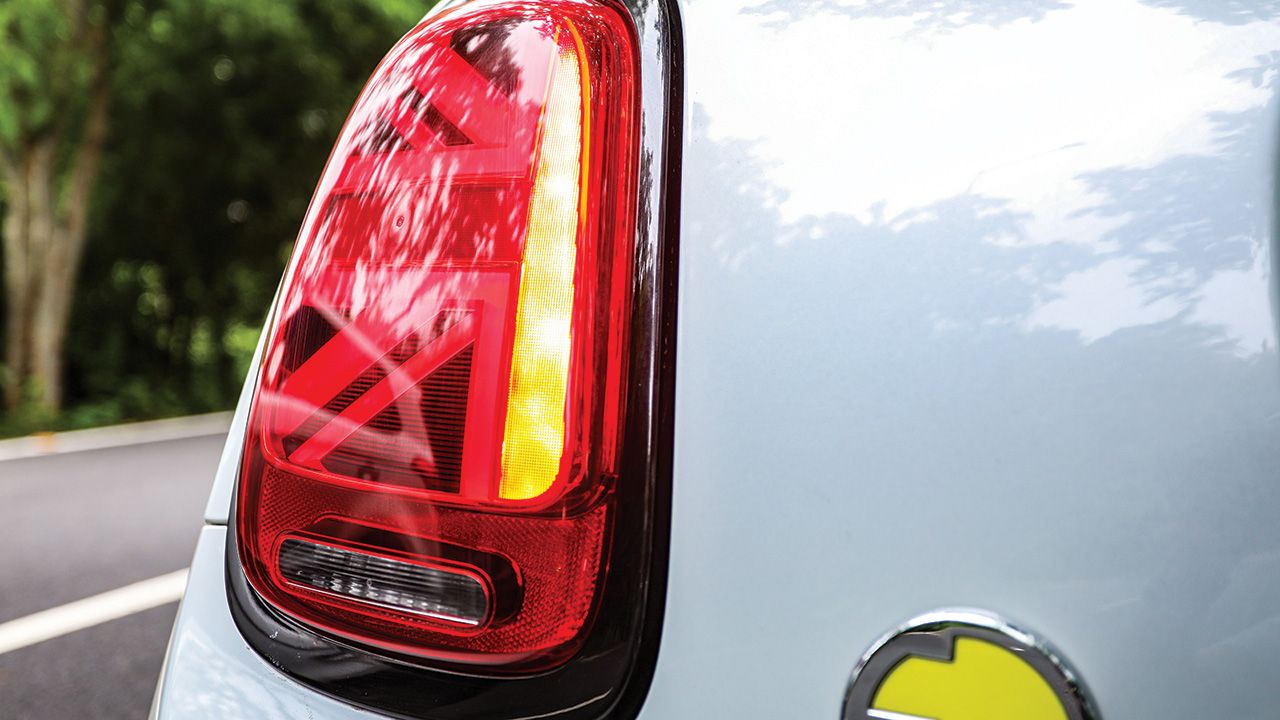 Mini Cooper SE Taillight