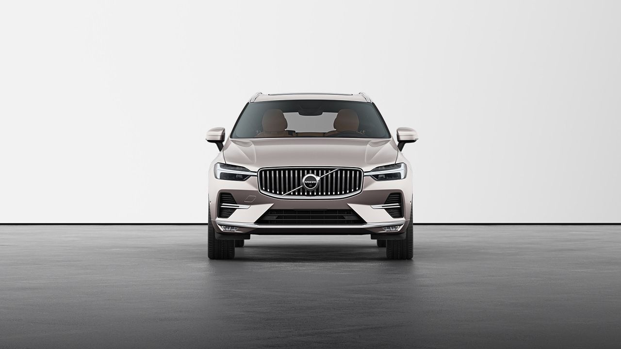 Volvo XC60 Front View 2 